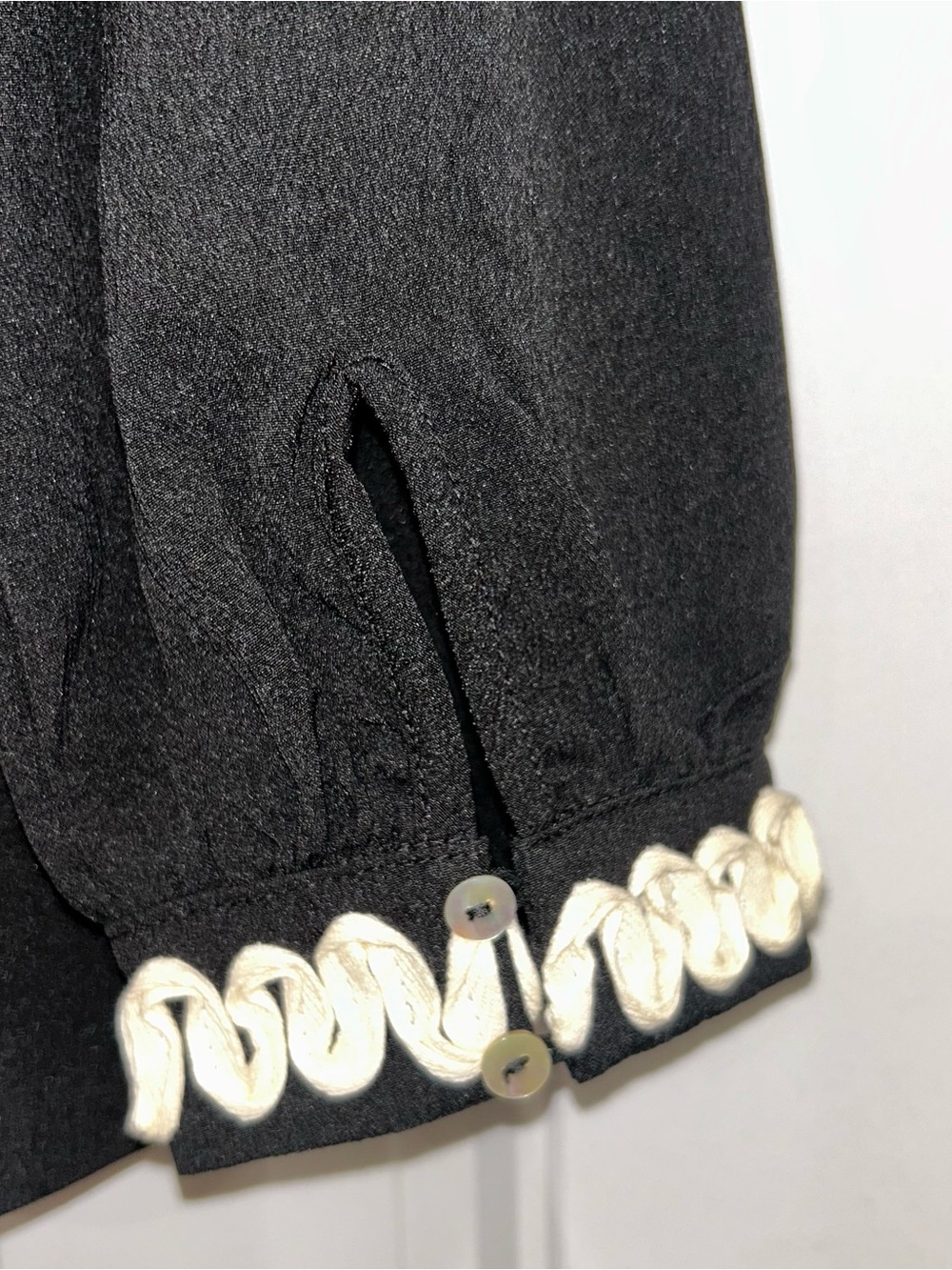 JODIFL Black Long-Sleeve Blouse with Cream Trim - Picture 6 of 6